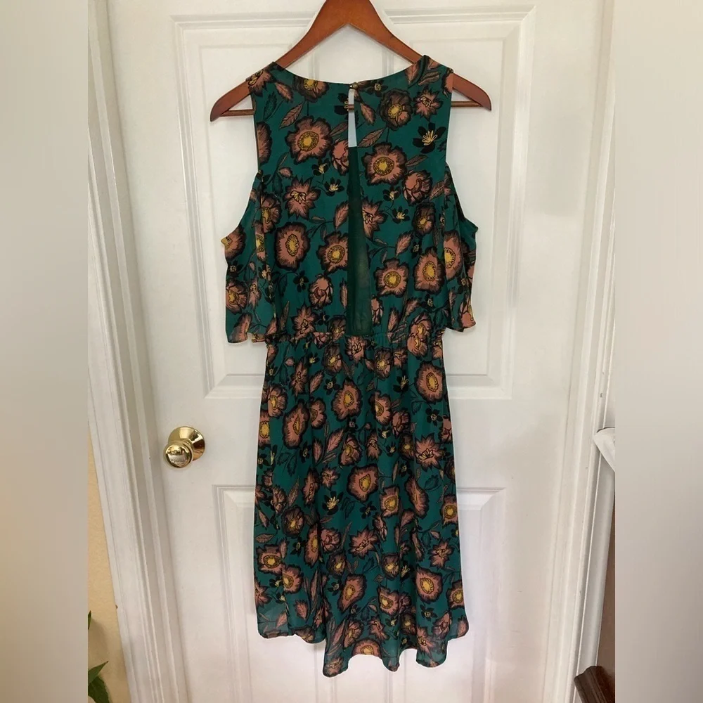 Everly cold shoulder green and black flora dress - size S - Picture 2 of 6